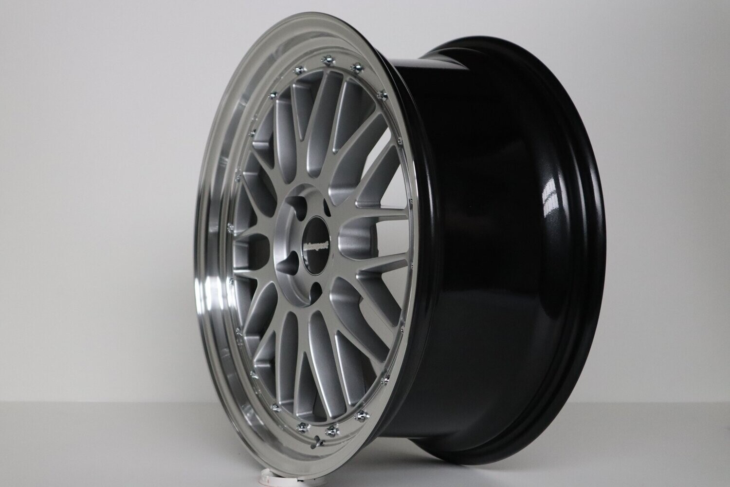 IB Le Mans ® Satz 8,5x18 Silber LK 5x112 IB Le Mans ® Satz 8,5x18 Silber LK 5x112
