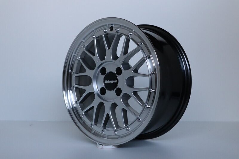 IB Le Mans Youngtimer 7x16 + 9x16 LK 4x100 in Silber IB Le Mans Youngtimer 7x16 + 9x16 LK 4x100 in Silber