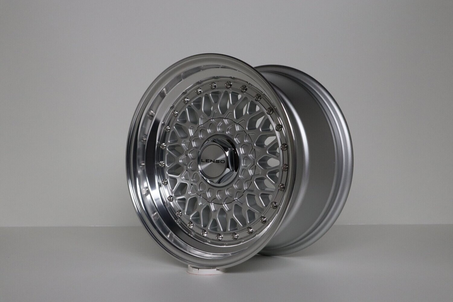 Lenso BSX 8x15 LK 4x100 mit Tüv in Silber Lenso BSX 8x15 LK 4x100 mit Tüv in Silber