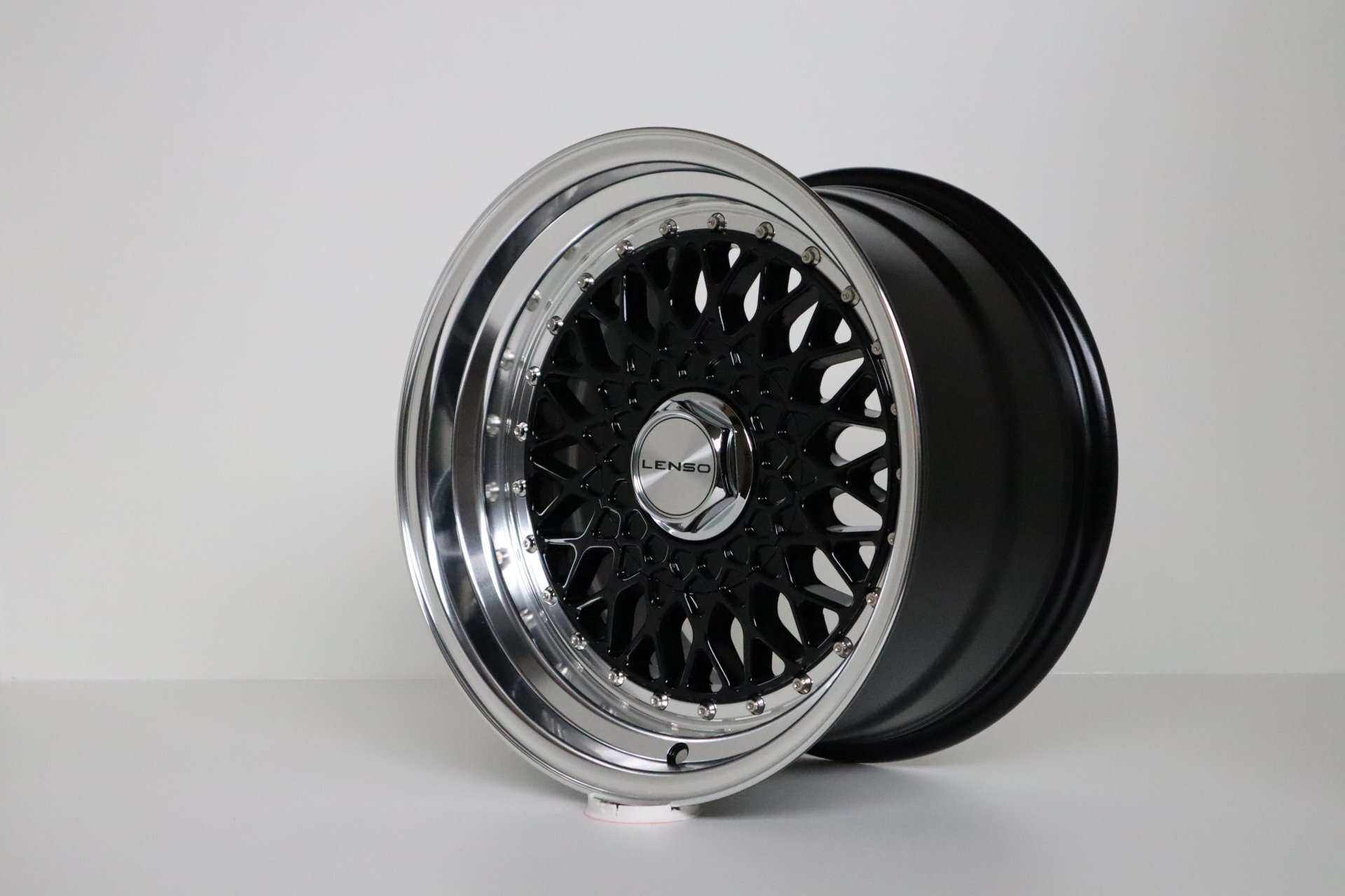 Lenso BSX 7,5x16 + 9x16 LK 4x100 mit Tüv in Schwarz