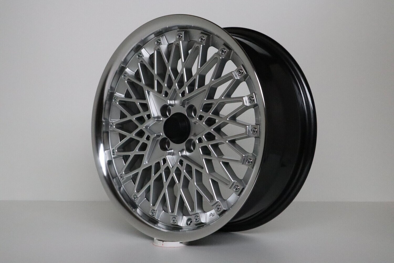 IB Klassik 50 Neuheit 7x17 ET35 LK4x100 in Silber IB Klassik 50 Neuheit 7x17 ET35 LK4x100 in Silber