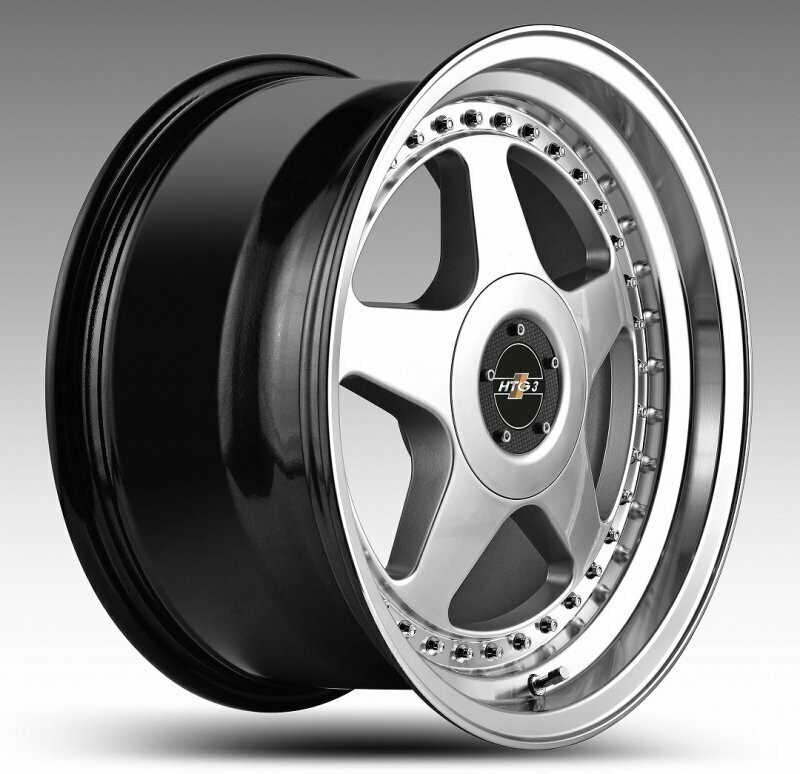 HTG 3 8,5x17 ET30 LK4x100/4x108 in Silber HTG 3 8,5x17 ET30 LK4x100/4x108 in Silber
