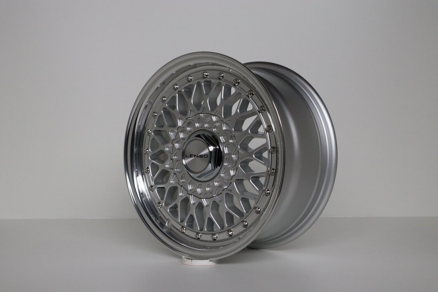 Lenso BSX 7 + 8 x 15 LK4x100 in Silber Lenso BSX 7 + 8 x 15 LK4x100 in Silber
