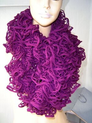 Damen Schal handarbeit lila gehäkelt Rosetten Boa 220cm Unikat rotviolett Schlingenmuster