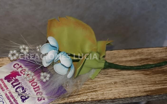 Broche Foamiran
