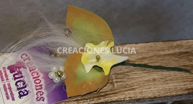 Broche Foamiran