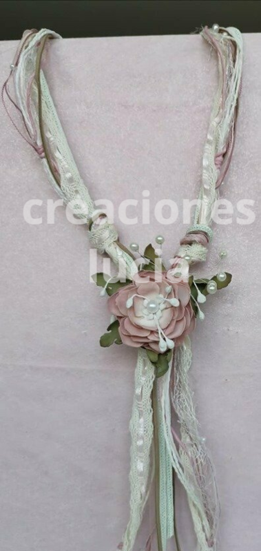 Collar de Foamiran