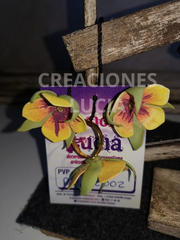 Juego anillo mas pendientes Foamiran