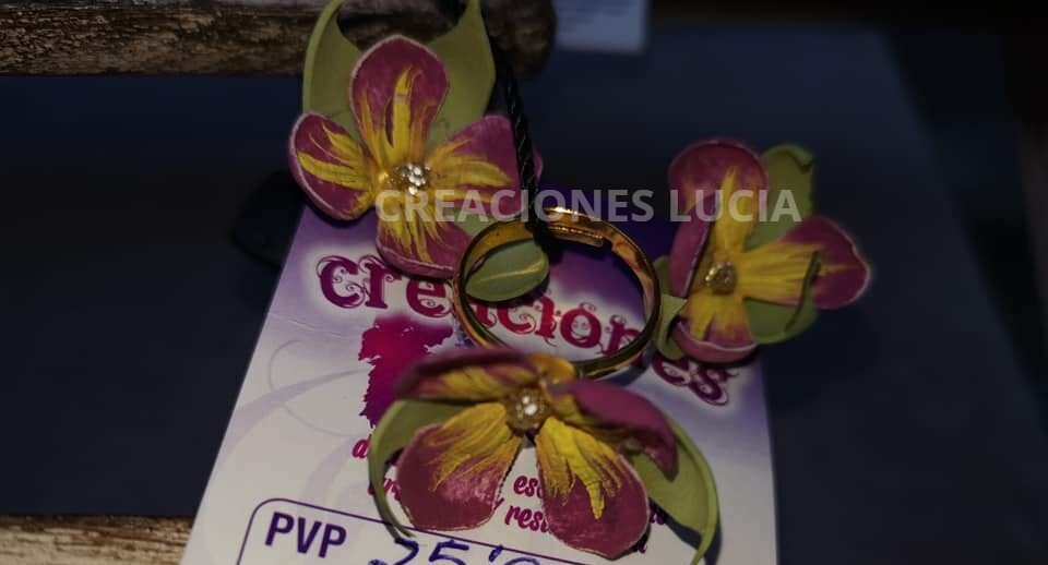 Juego anillo mas pendientes Foamiran