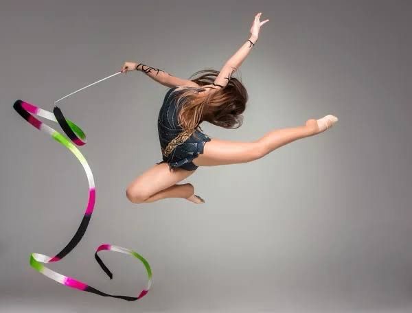Rhythmisches DC81 Gymnastikband mit Stab – 4 m lang, für Training & Show