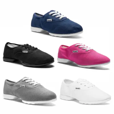 Fünf Rumpf Sneaker im Sneaker-Stil, alle in der gleichen Pose, in Blau, Schwarz, Rosa, Grau und Weiß.