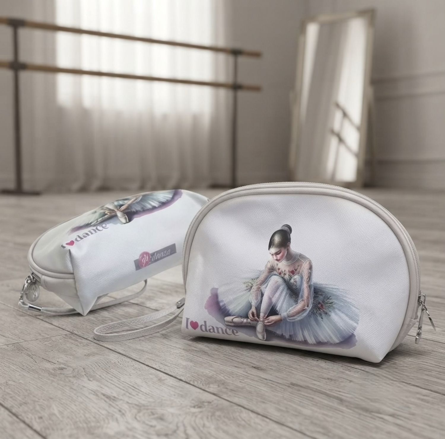 Große Kosmetiktasche aus Kunstleder mit Ballerina-Motiv | Girardi Große Kosmetiktasche aus Kunstleder mit Ballerina-Motiv | Girardi