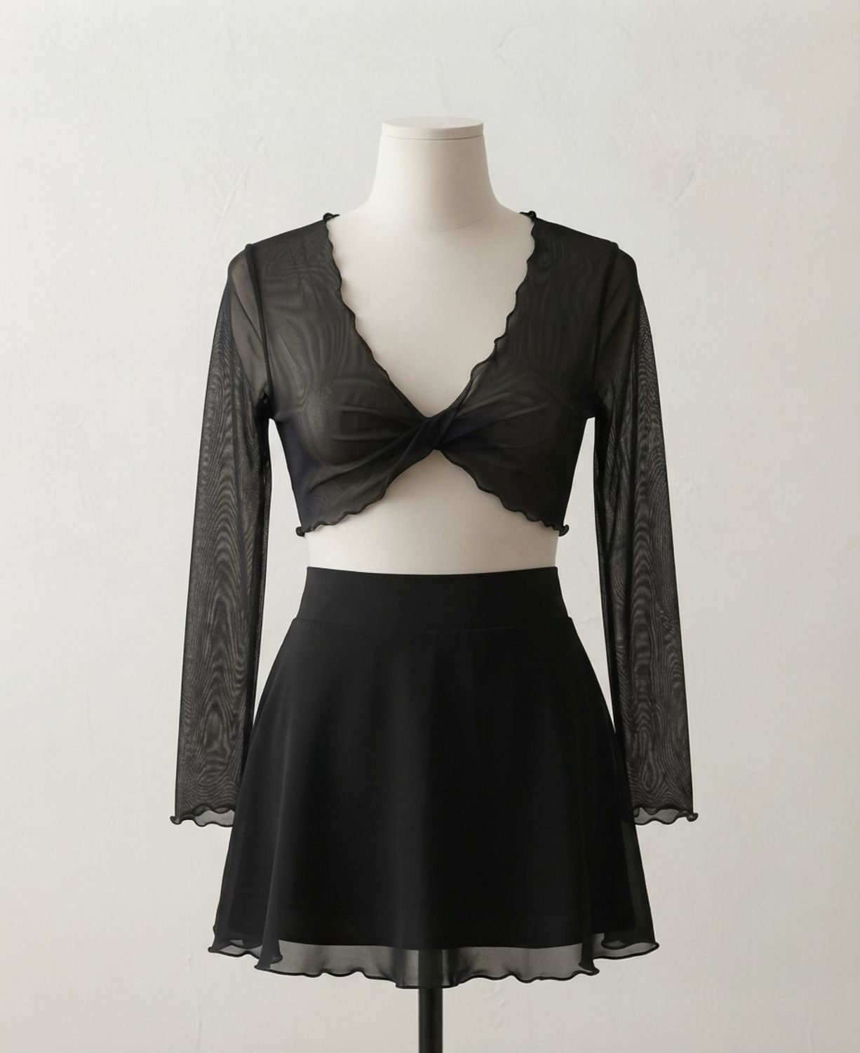 Damen Crop Top „Lexi“ Langarm mit V-Ausschnitt | DanceCode Damen Crop Top „Lexi“ Langarm mit V-Ausschnitt | DanceCode, Größe: one size, Farbe: Schwarz