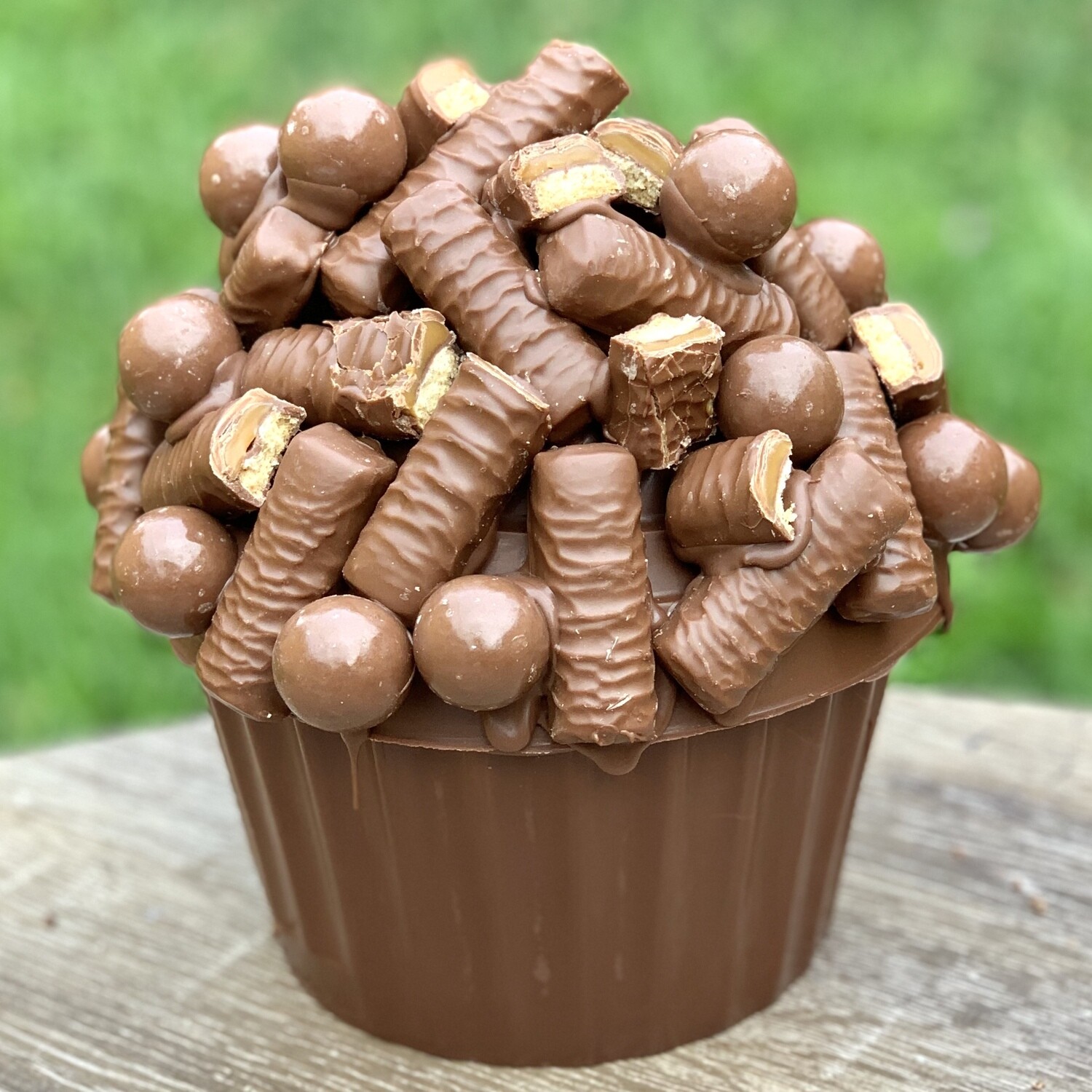 Giant Twix Cupcake Giant Twix Cupcake