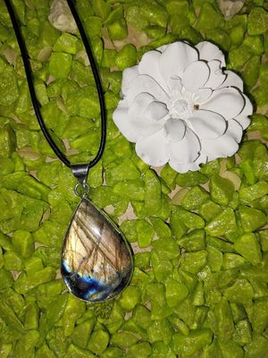 Halsketten und Armbänder