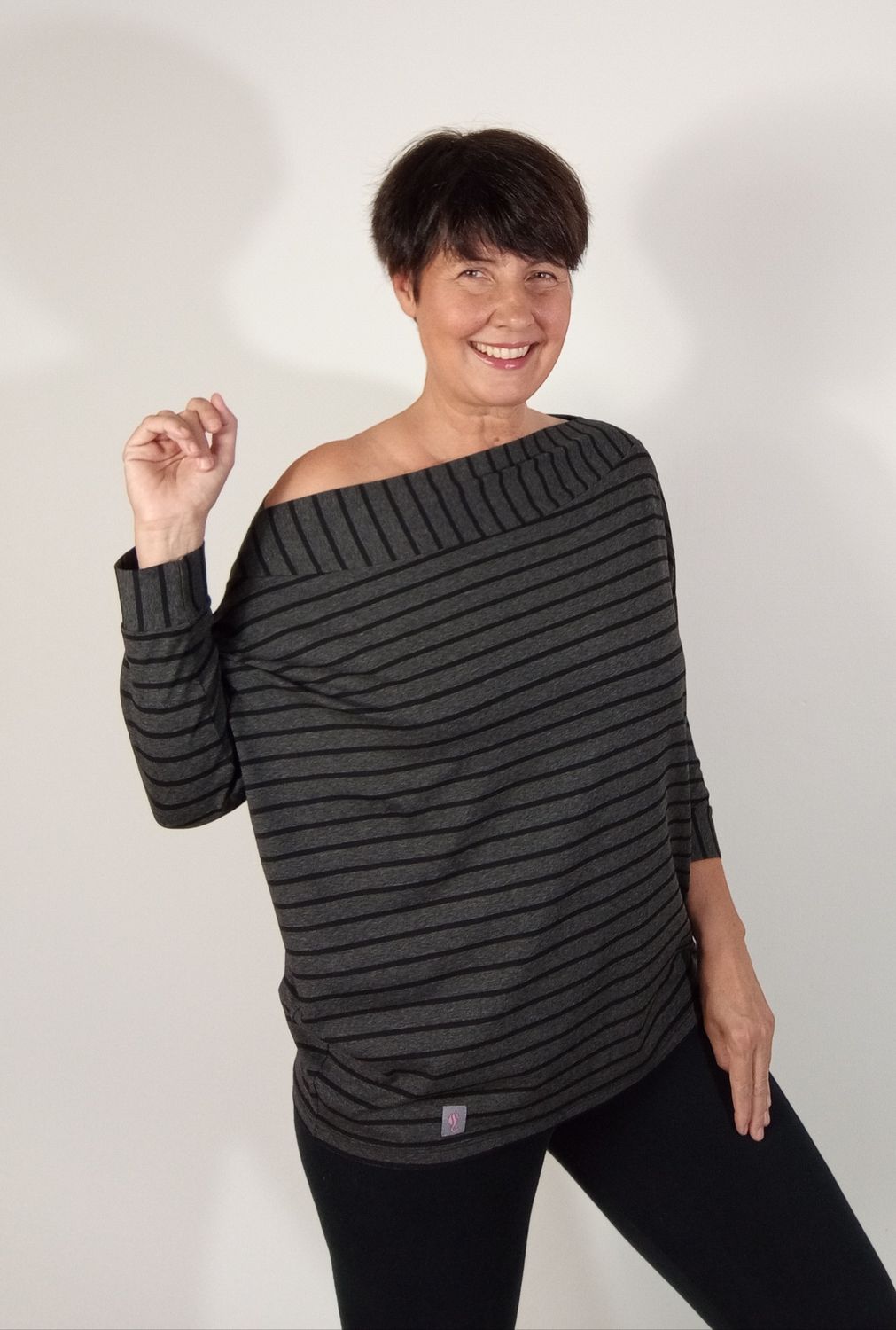 ELLA póló - fekete/szürke csíkos