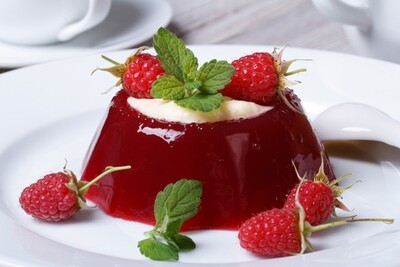 Hartleys Raspberry Jelly Cubes - 135g Hartleys Raspberry Jelly Cubes - 135g