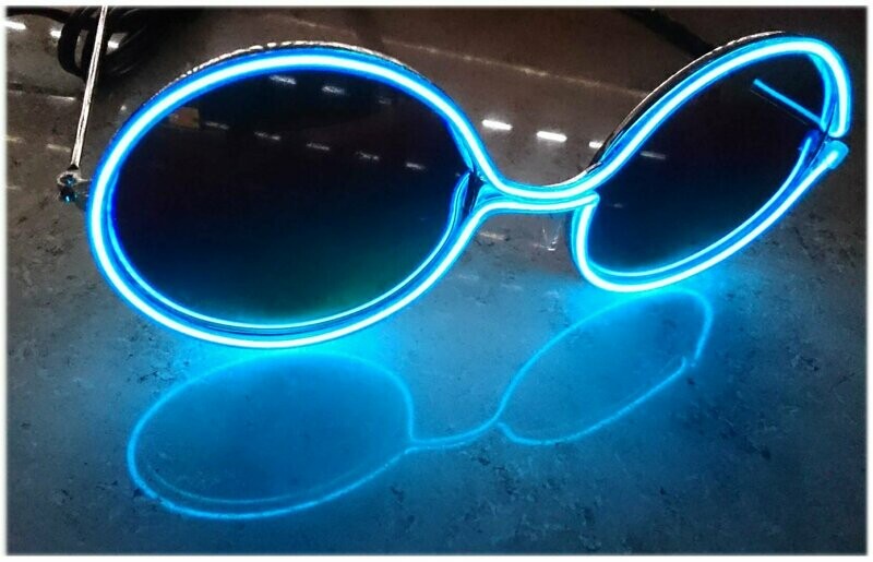 EL LeuchtBrille Retro Sonnen Partybrille Rainbow color sound active 3 Leuchtmodi EL LeuchtBrille Retro Sonnen Partybrille Rainbow color sound active 3 Leuchtmodi