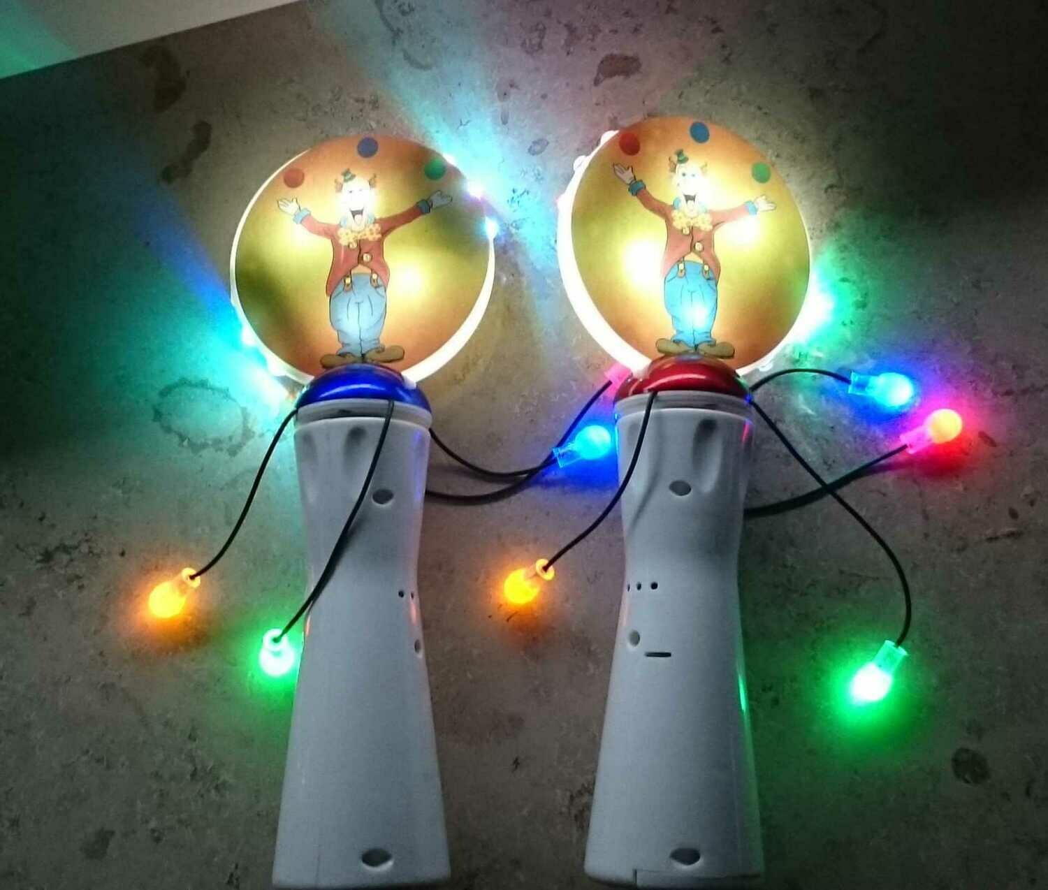 LED ROTOR MEGA WIRBLER SPACEBALLS 2 fliegende BÄNDER bunte LEDs BLAU ROT