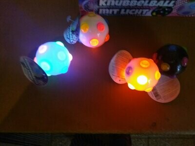 Neu ! LED leucht Noppen Ball Springball mit kleinen bunten Knubbeln blinken