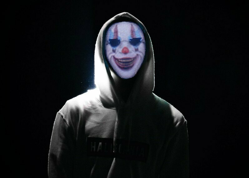 HighTech Bluetooth APP LED Display Maske Halloween 45 dyn. Motive + 70 Bilder HighTech Bluetooth APP LED Display Maske Halloween 45 dyn. Motive + 70 Bilder