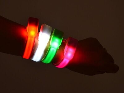 LED leucht power Armband Handgelenk 23x4x1cm BRACELET 3 Programme waehlbar