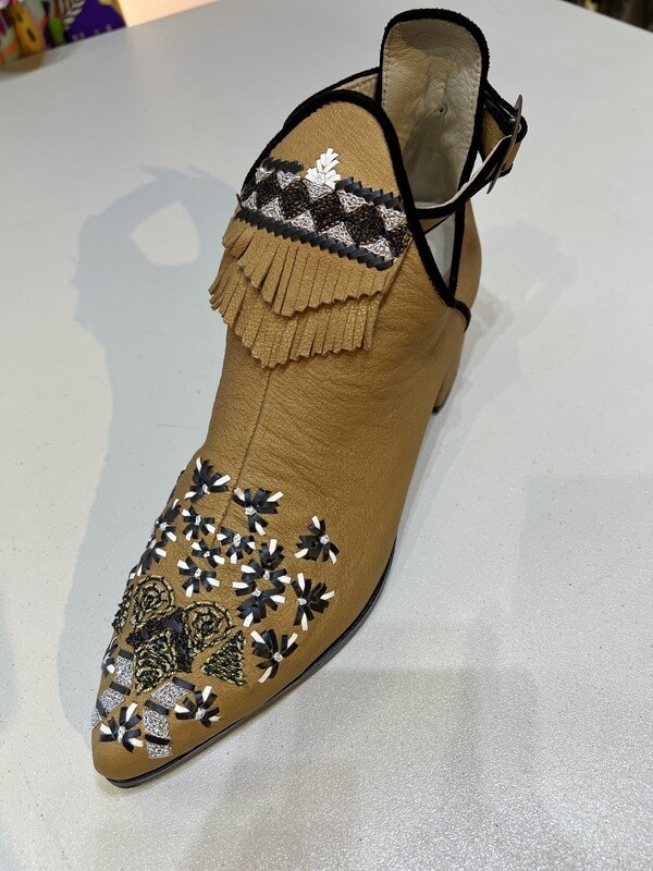 Meher Kakalia Mani Point Heel Boots Meher Kakalia Mani Point Heel Boots