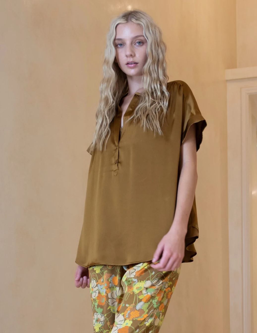 スーツ gold Hawk SS25 FLORAL CAMIE (GH152 T96) Floral Lace Silk Cami Cottage Green – Gold Hawk Clothing