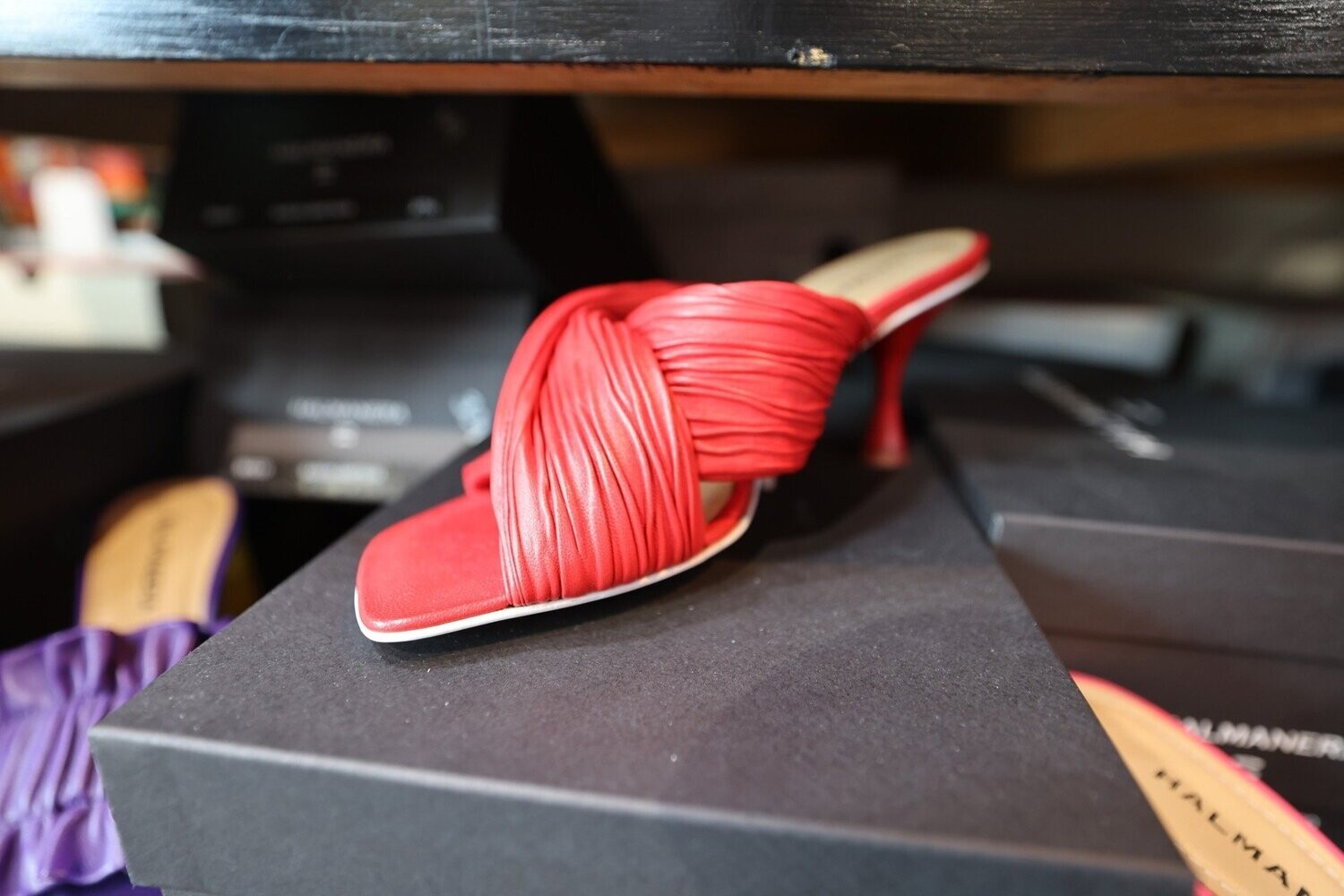 Halmanera Red Pump