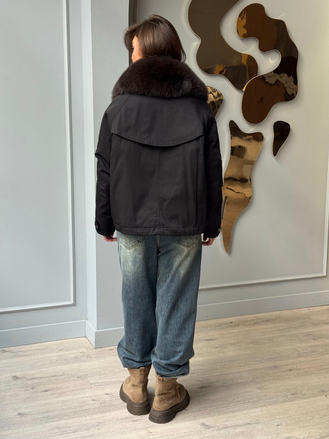 Parka juoda su rudu kailiu 
