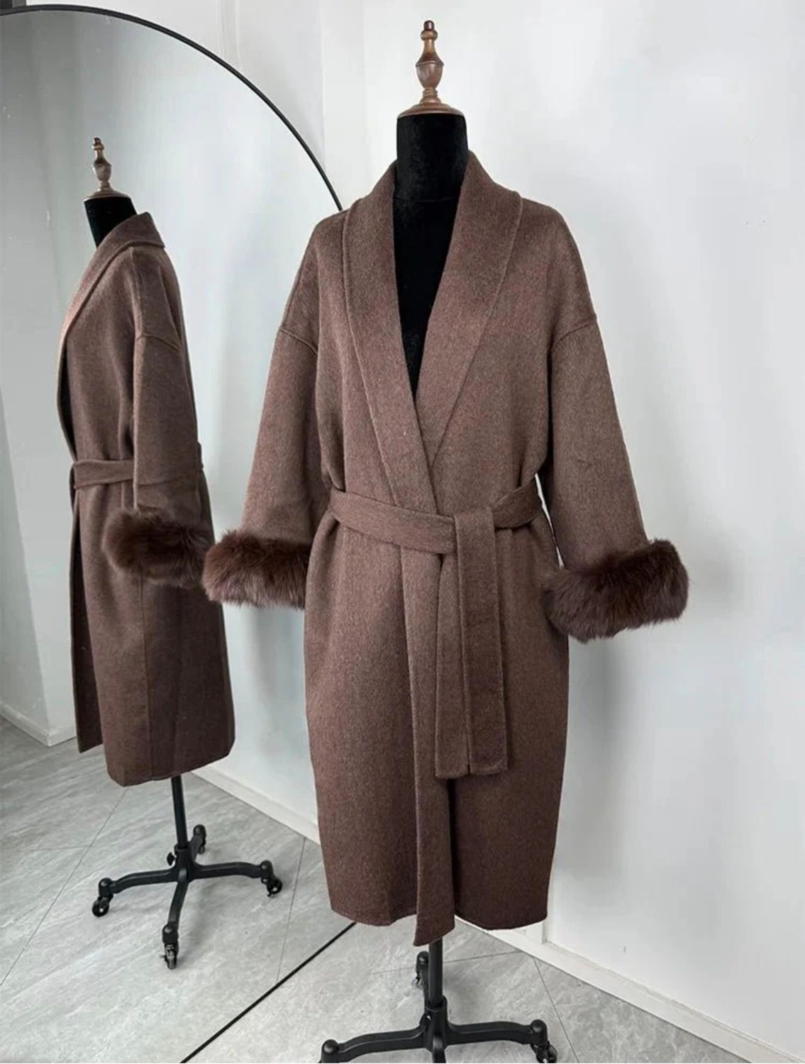 Vilnos paltas su natūraliu lapės kailiu