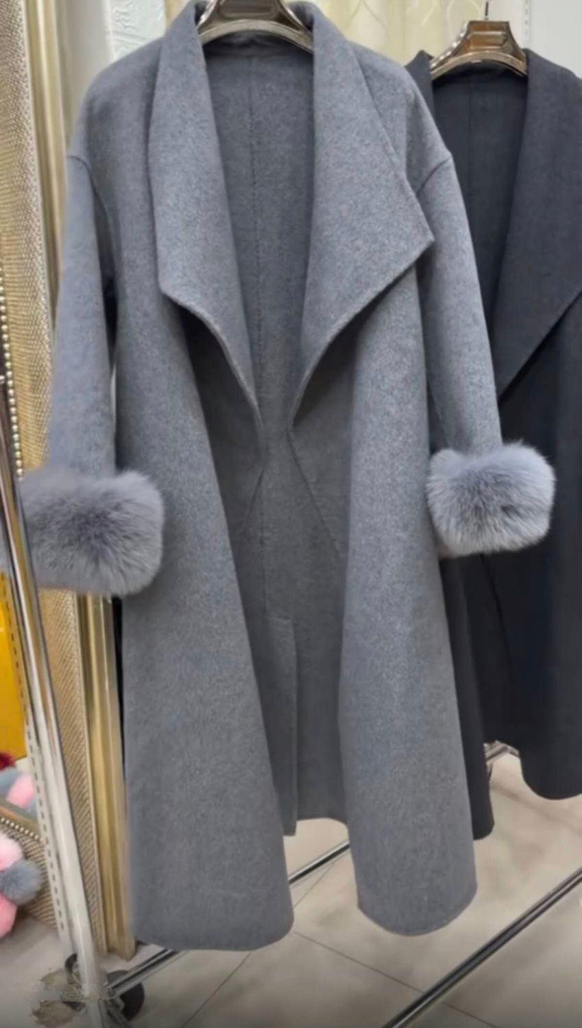 Vilnos paltas su natūraliu lapės kailiu