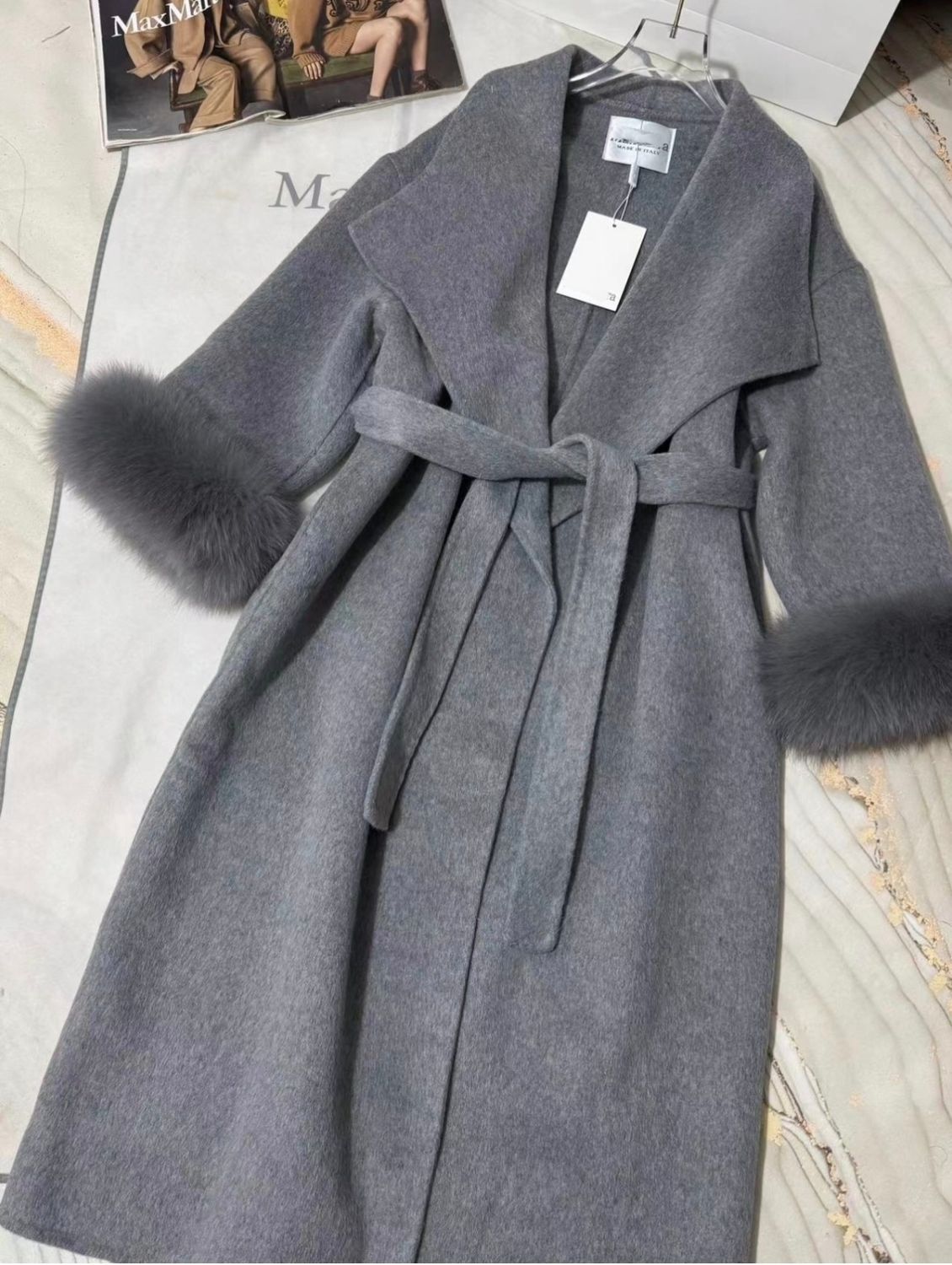 Vilnos paltas su natūraliu lapės kailiu