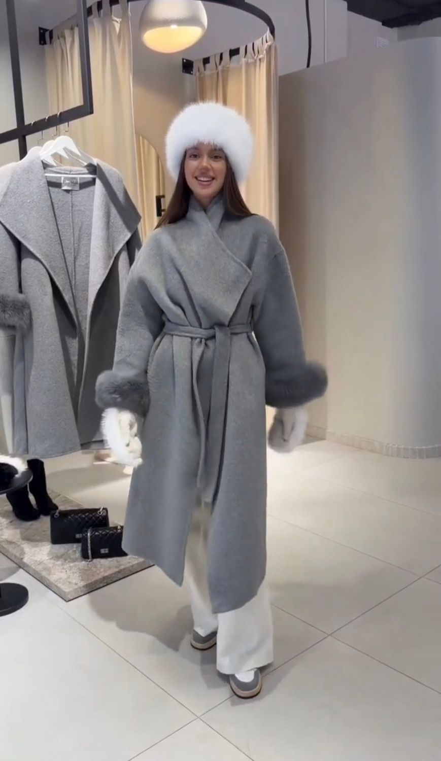 Vilnos paltas su natūraliu lapės kailiu