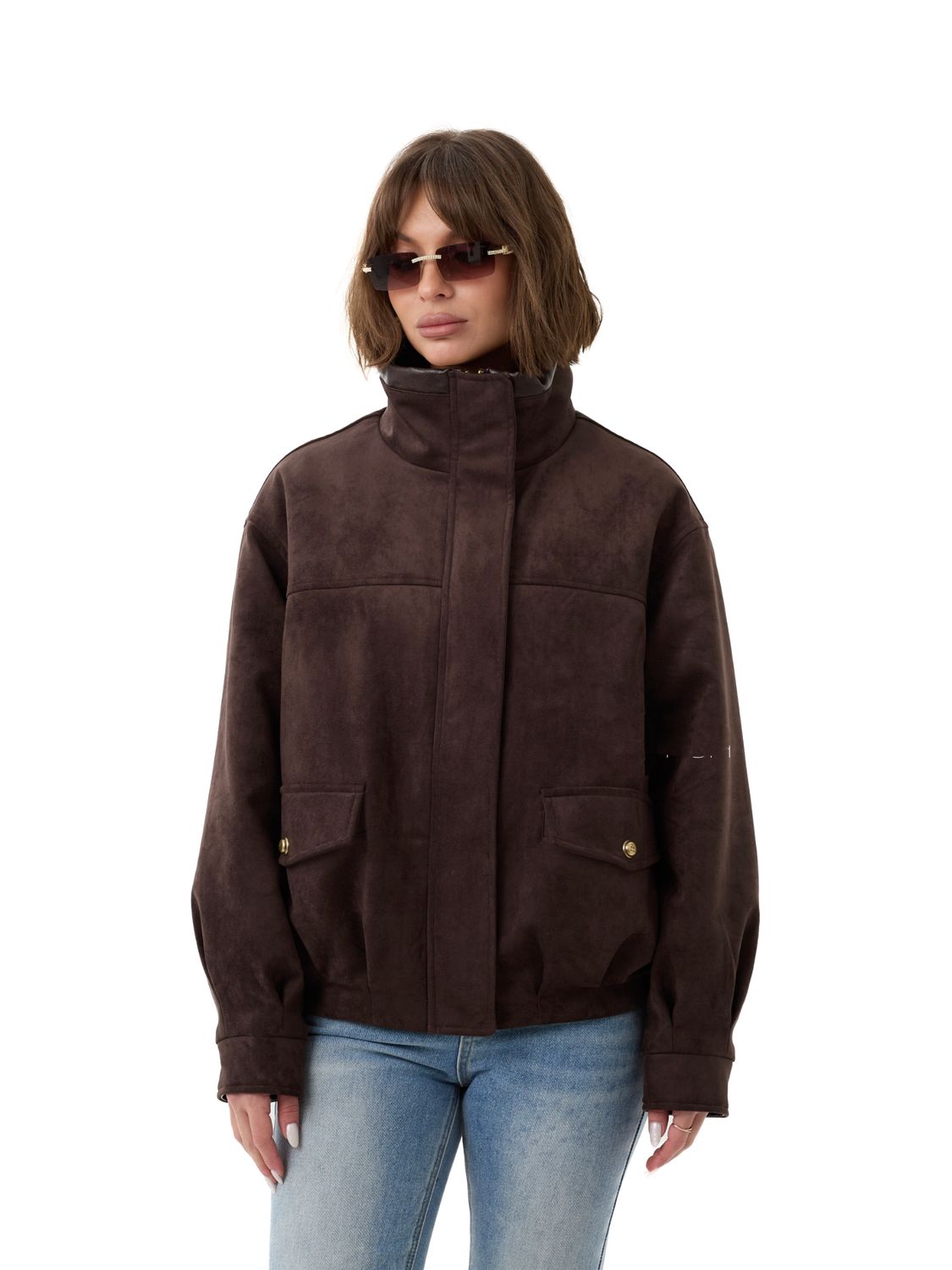 Šokoladinė striukė su zomšos tekstūra ir odos detalėmis