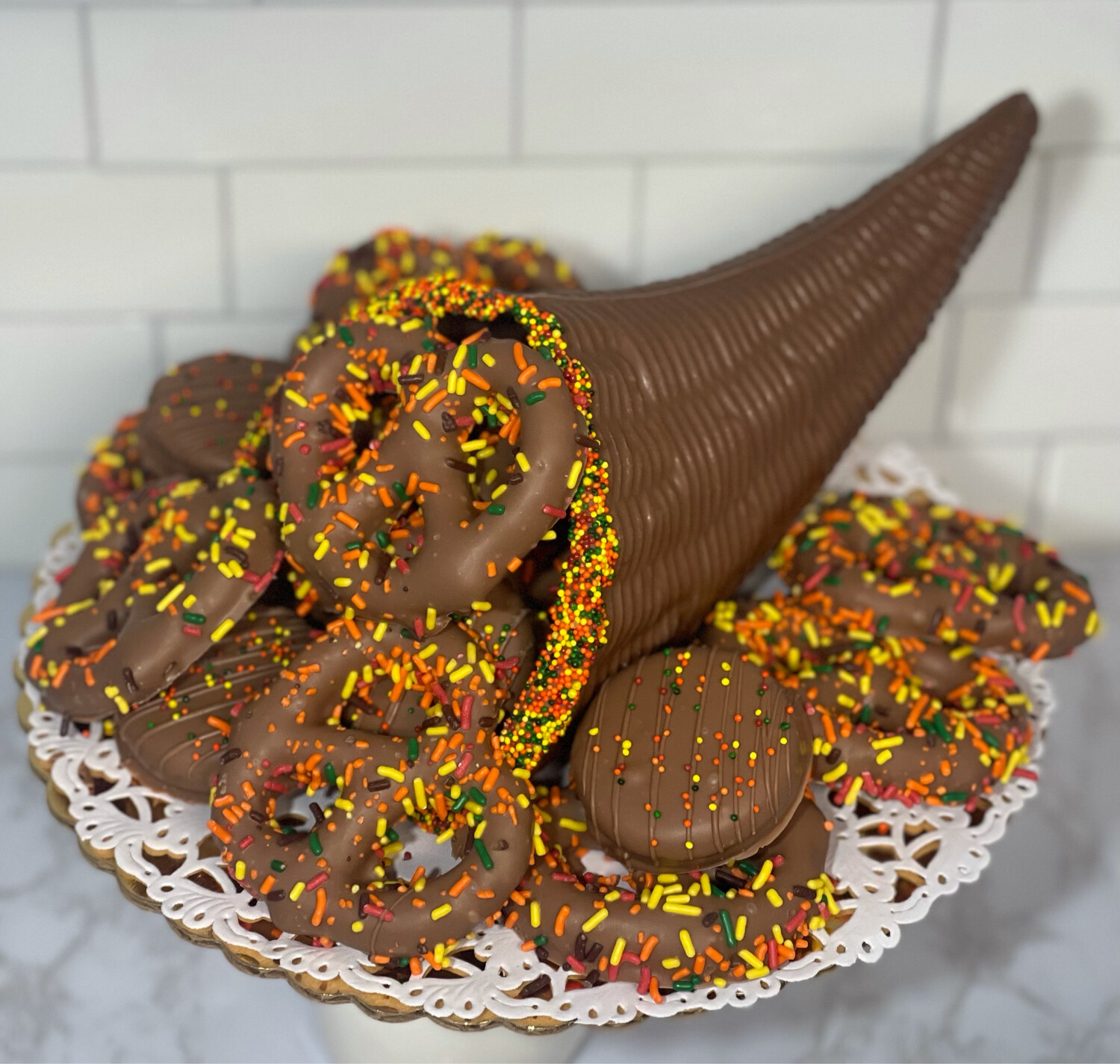 Medium Cornucopia with Pretzels & Oreos