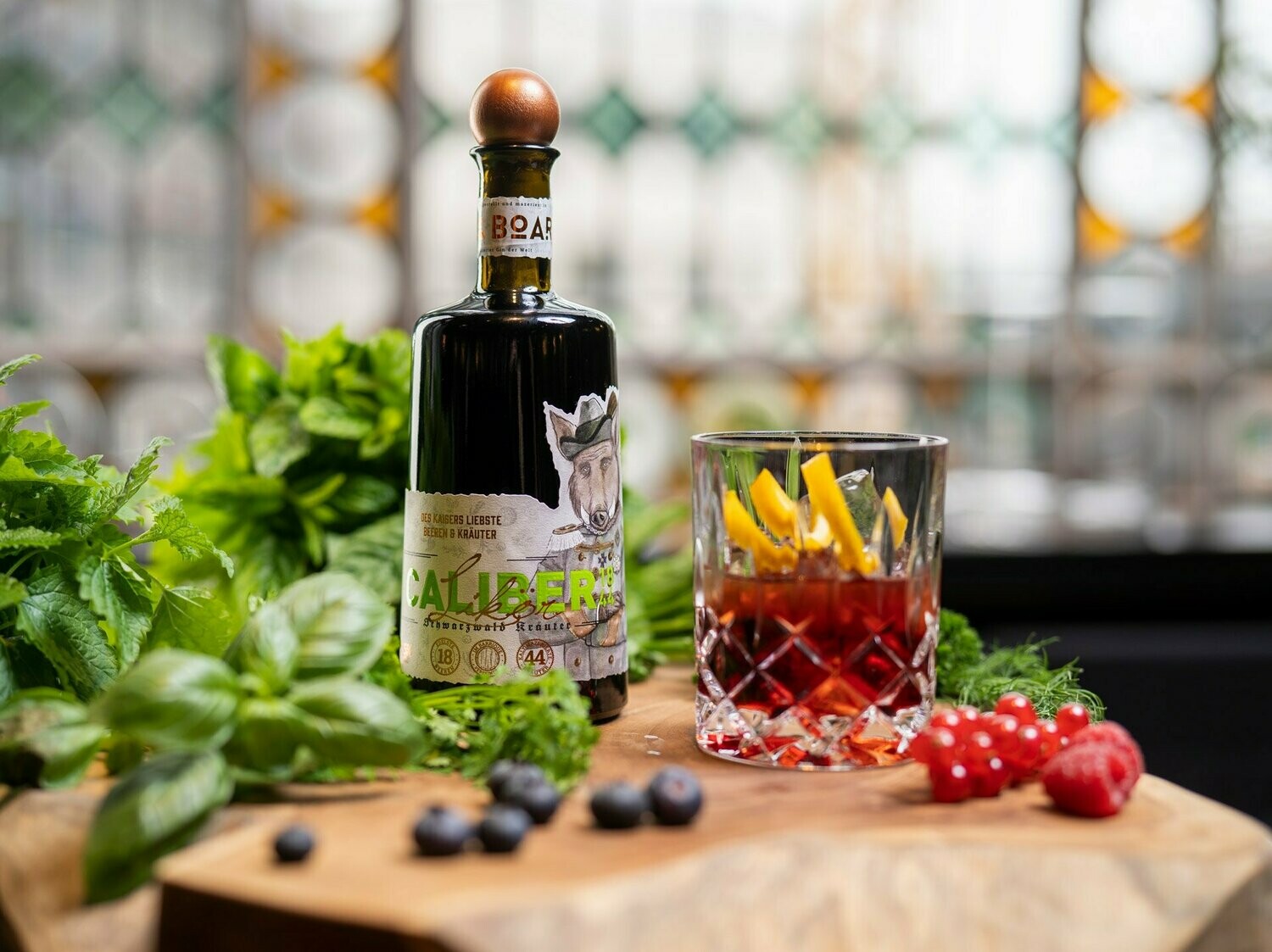 Caliber 1844 – Schwarzwald Kräuterlikör 0,5l 35% Vol .
 Von Boar mit originalem Boar Gin.