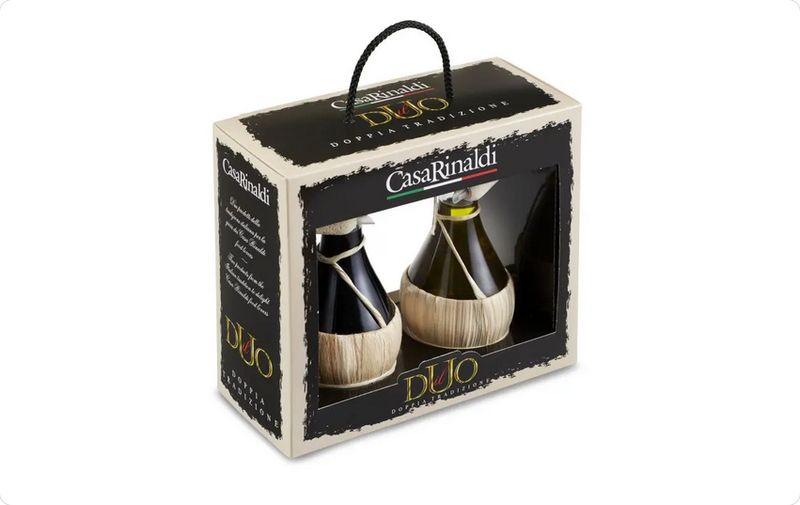 Geschenkverpackung mit einer Flasche Aceto Balsamico und 1 Flasche Olivenöl extra Vergine