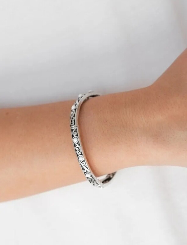 Paparazzi Malibu Marvelous White Bracelet