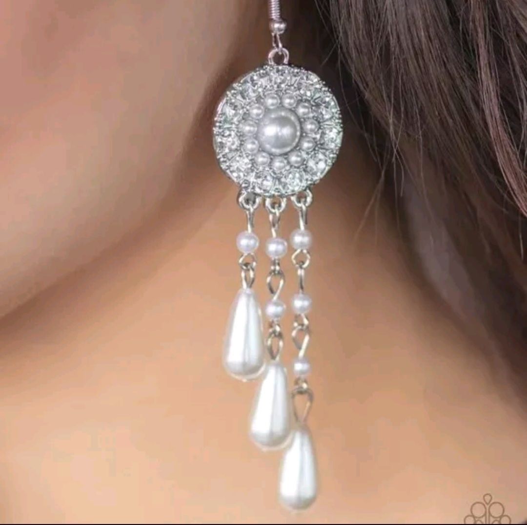 Paparazzi DREAMS CAN COME TRUE white earrings