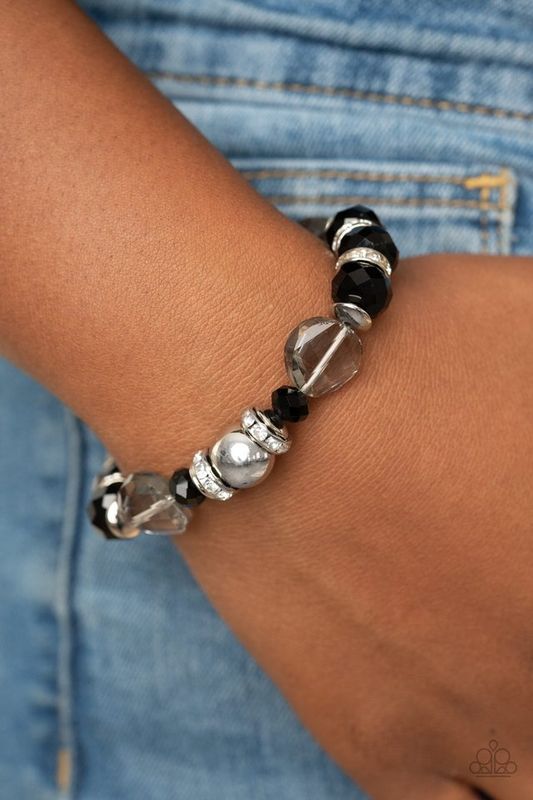 Paparazzi Treat Yourself Black Bracelet