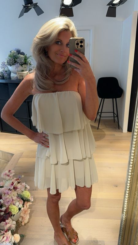 Mila ruffle dress beige