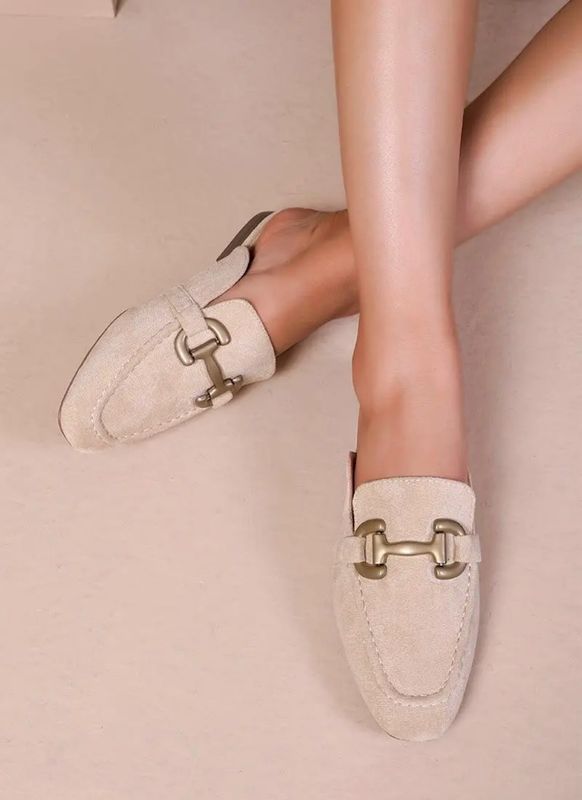 Loafers beige