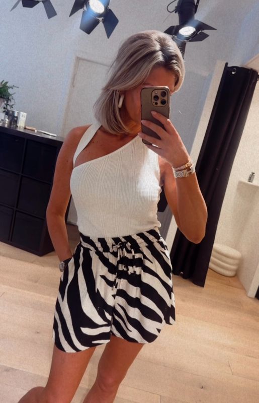 Celia top off white 