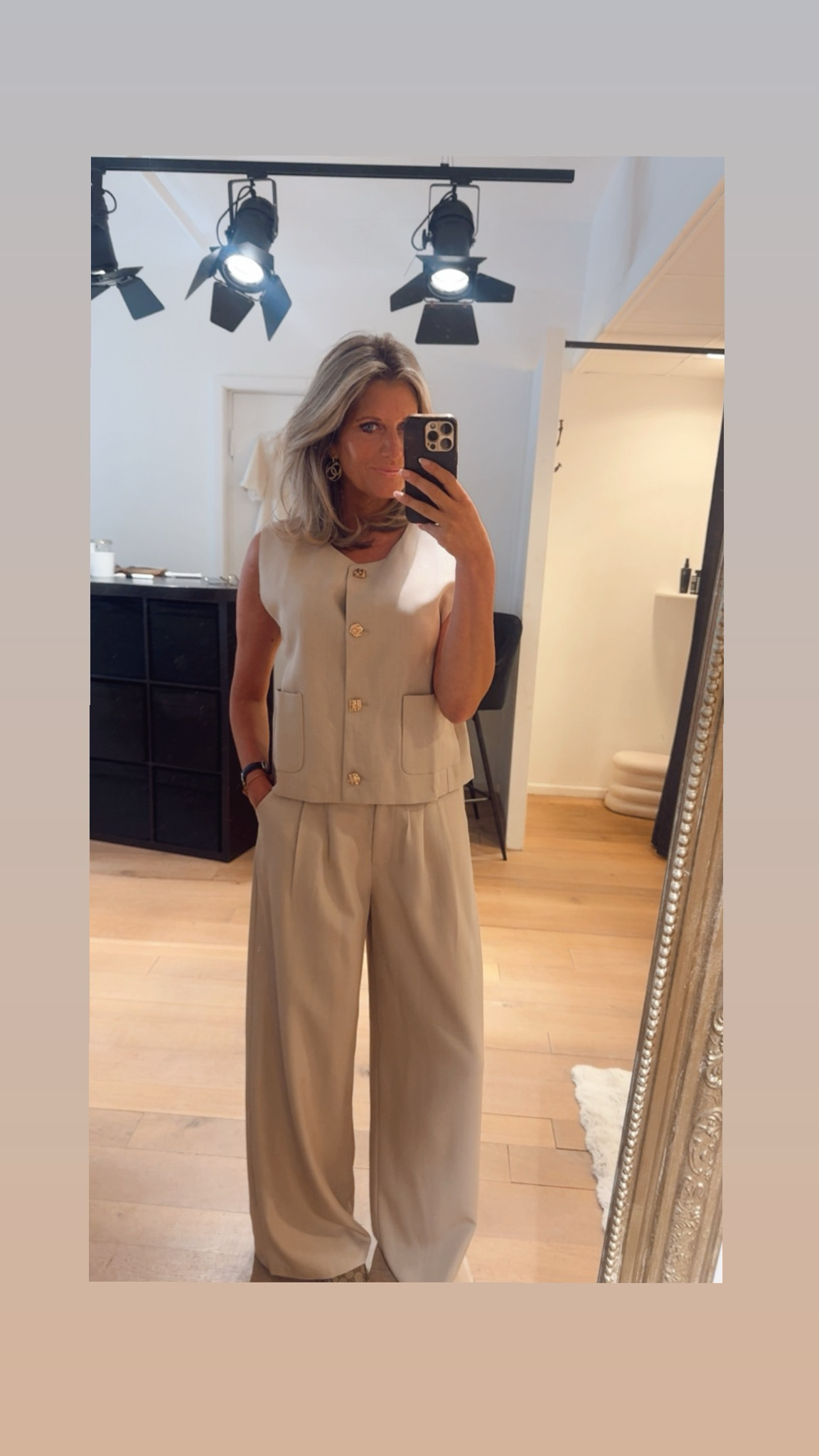 Bibi gilet sand met knopen