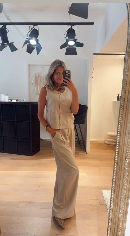 Bibi gilet sand met knopen 