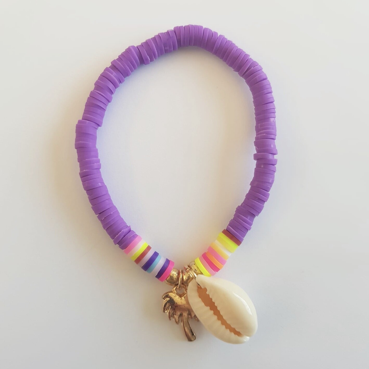 Gekleurde armband met schelp en palmboom paars