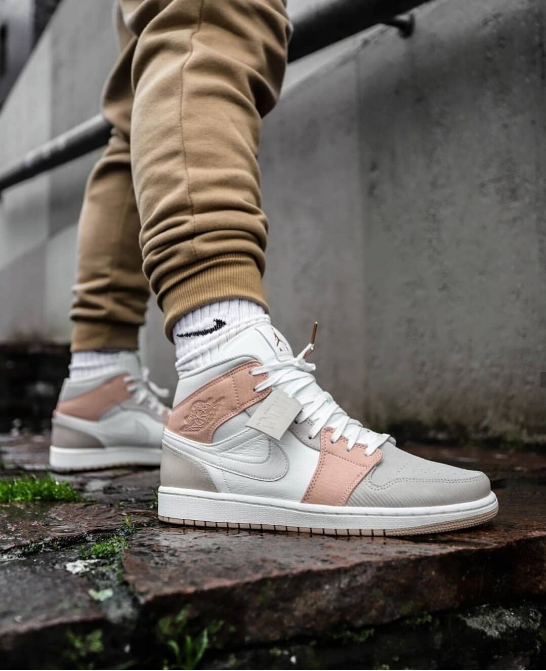 Jordan 1 Mid Milan    