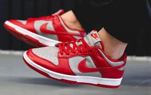 nike dunk low retro red medium grey 







