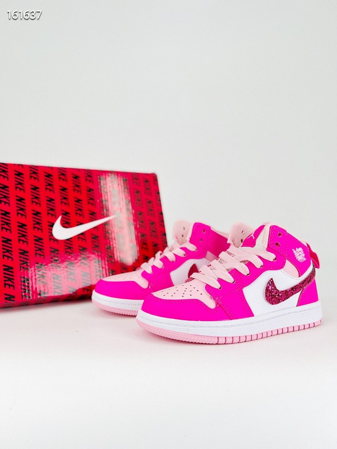 Air Jordan 1 Glitter swoosh